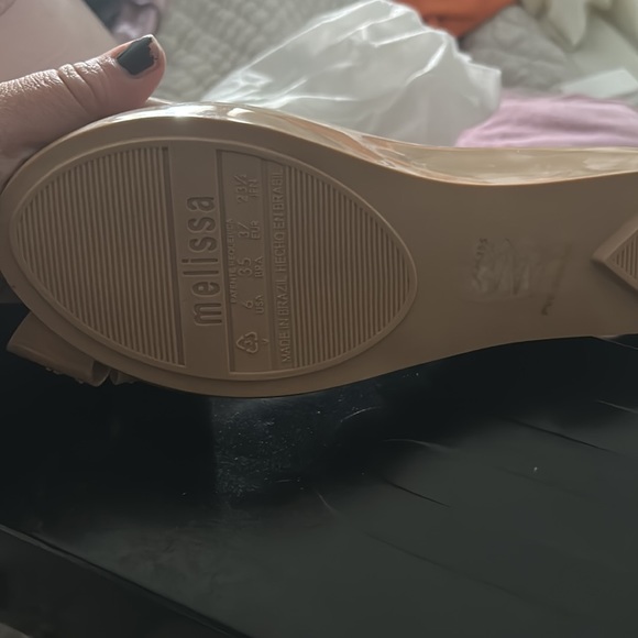 Women's size 6 Melissa Ultragirl Sweet XVI in Beige/Gold New in box - Picture 9 of 9